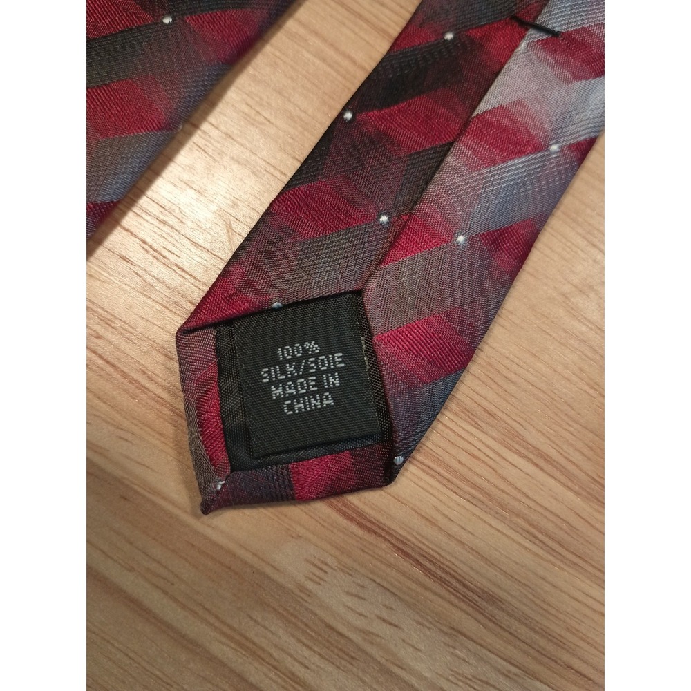 Van Heusen Men's Red Geometric Classic Collection Tie 100% Polyester - Picture 4 of 5